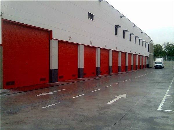 Puerta seccional: trabajo de Puertas Autom&aacute;ticas La Mancha