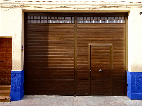 Puerta batiente: trabajo de Puertas Autom&aacute;ticas La Mancha