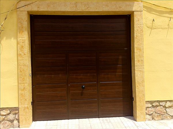 Puerta ple-leva: trabajo de Puertas Autom&aacute;ticas La Mancha