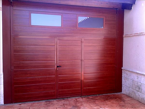 Puerta ple-leva: trabajo de Puertas Autom&aacute;ticas La Mancha